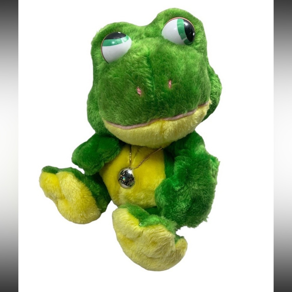 Willy Pad Mighty Star 10" green frog plush vintage with necklace
